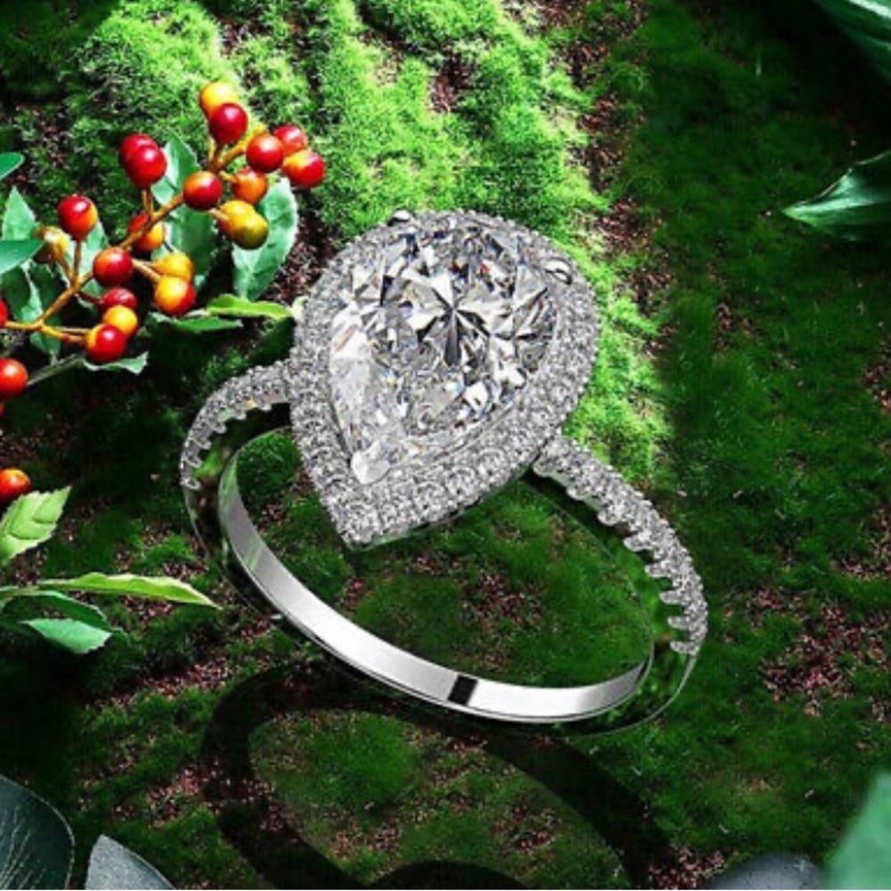 NWT 925 STERLING SILVER LUXURY DIAMOND Ring